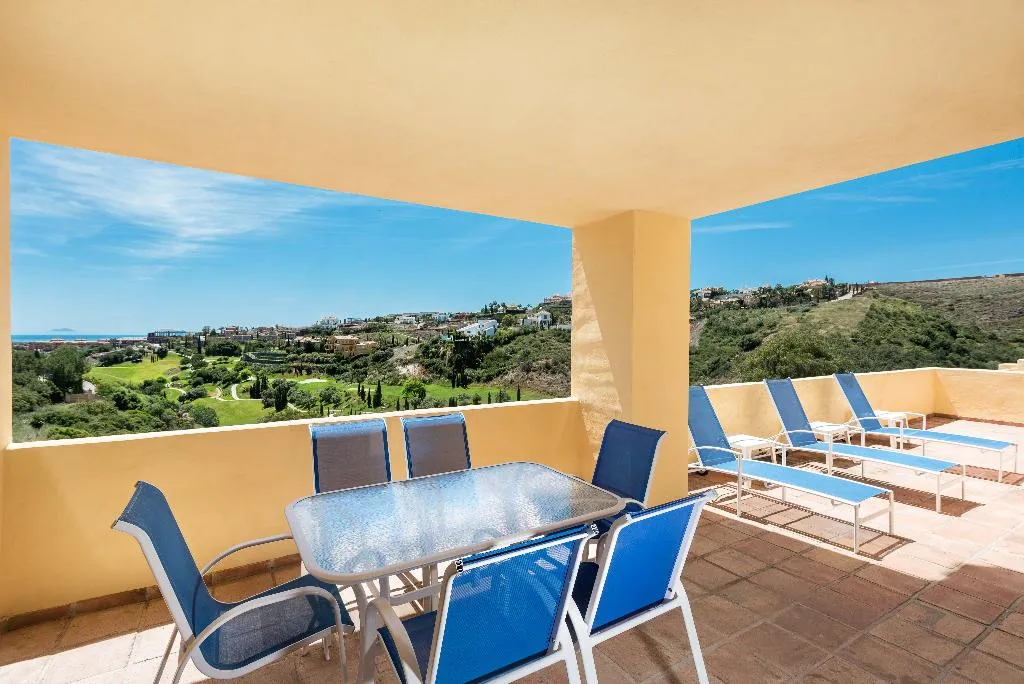 APARTMENT THREE BEDROOMS Room, Colina del Paraiso, Costa Del Sol