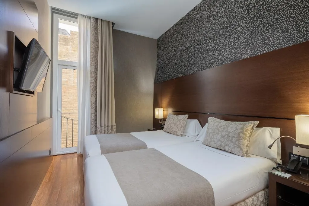 TRIPLE STANDARD Room, Barcelona Hotel Colonial, Barcelona