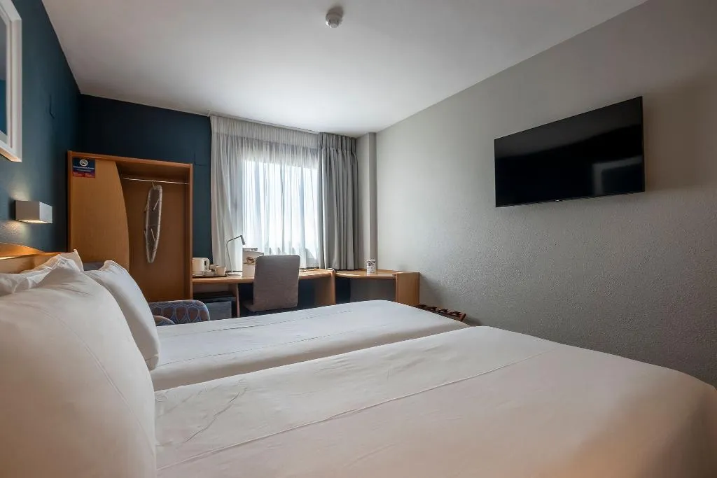 TWIN STANDARD Room, Travelodge Alicante Puerto, Costa Blanca