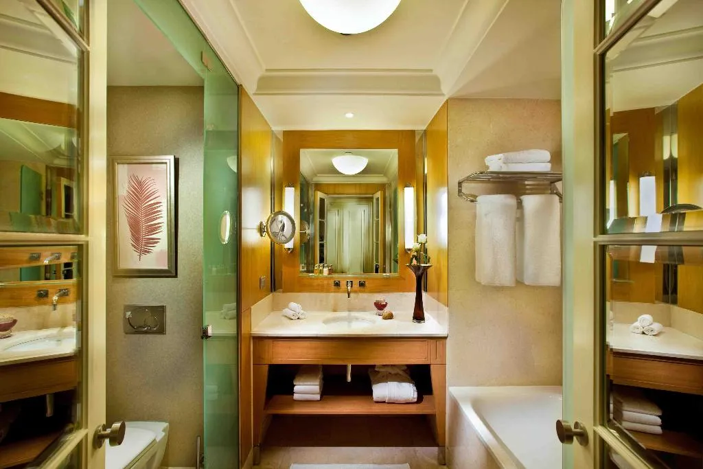 DOUBLE SINGLE USE DELUXE Room, Kempinski Nile Hotel Garden City Cairo, Cairo