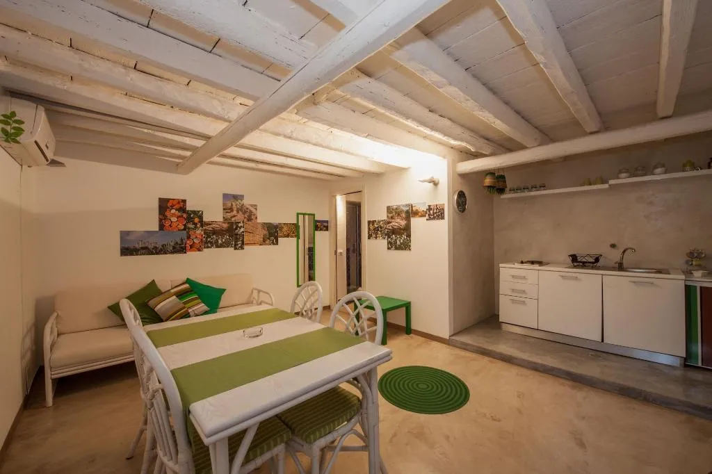 Room, Garibaldi 61, Catania