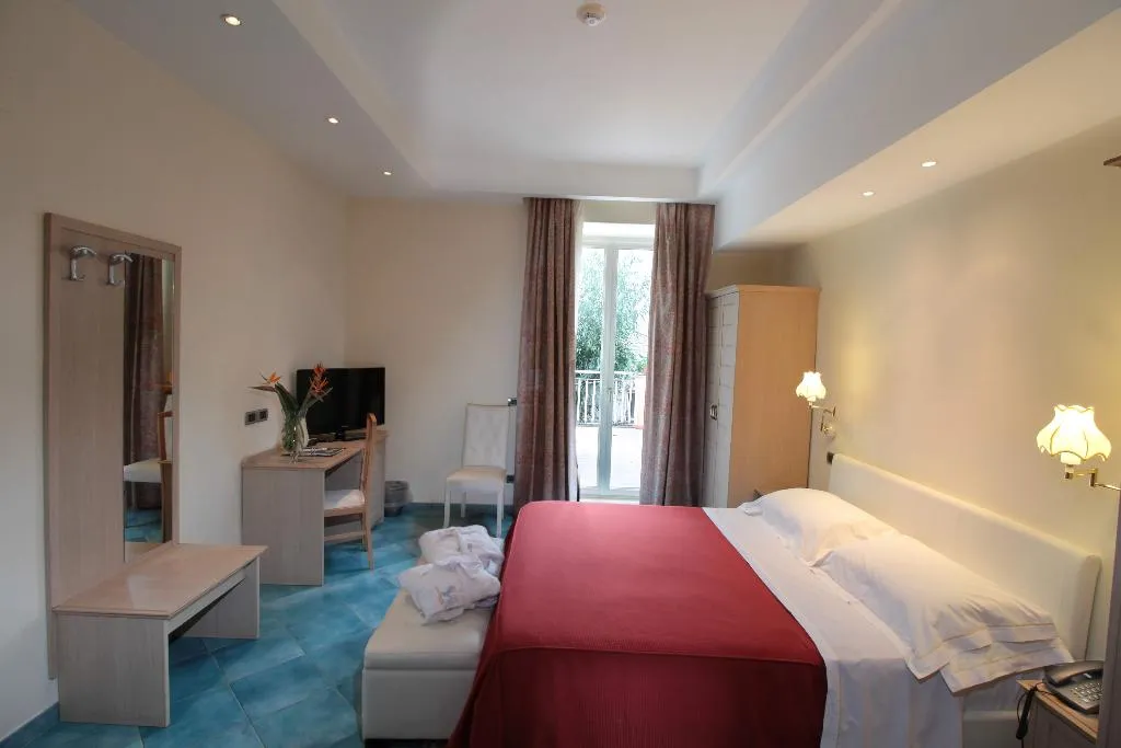 DOUBLE STANDARD Room, Regina Palace Terme, Naples