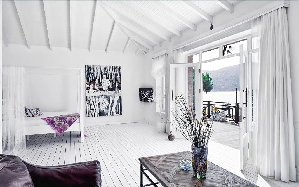 Room, Sabrina's Haus, Dalaman