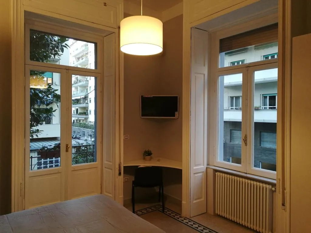 Room, B&B Marange, Naples