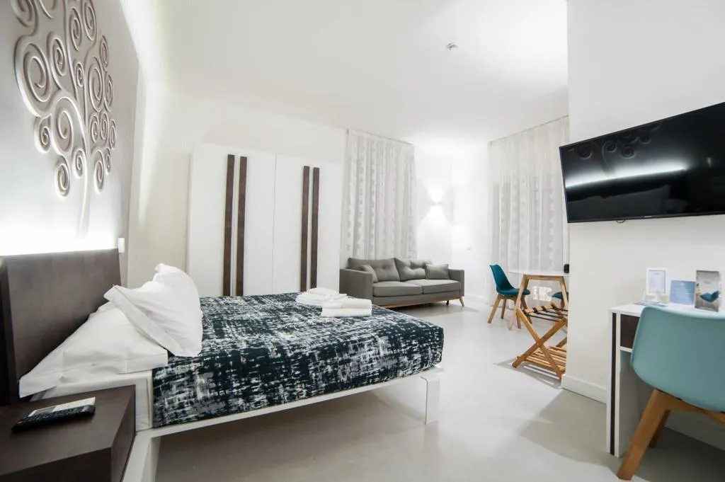 Room, Dada Suite, Naples
