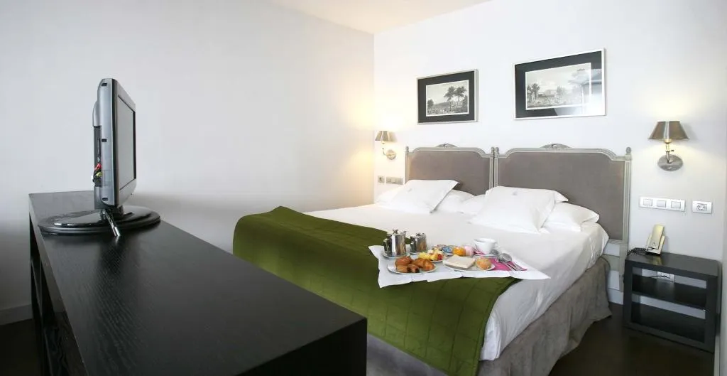 JUNIOR SUITE CAPACITY 3 Room, Hotel Meninas, Madrid