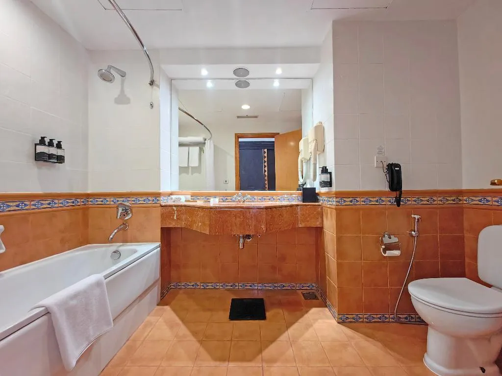 Double or Twin DELUXE Room, Millennium Airport Hotel Dubai, Dubai