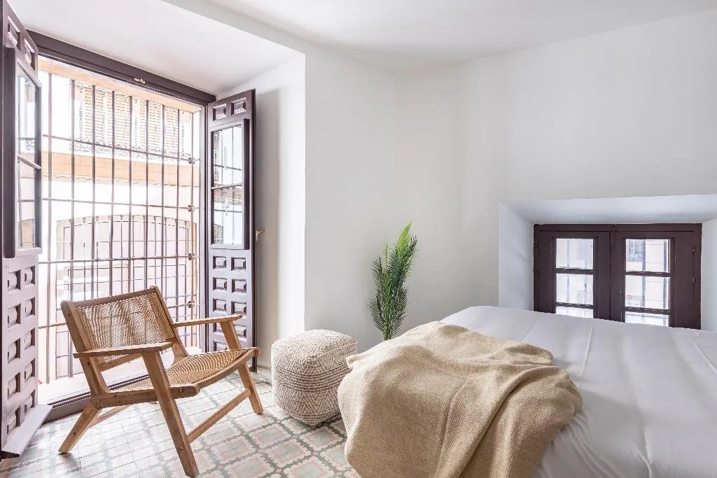 APARTMENT CAPACITY 7 THREE BEDROOMS Room, Libere Malaga la Merced, Costa Del Sol