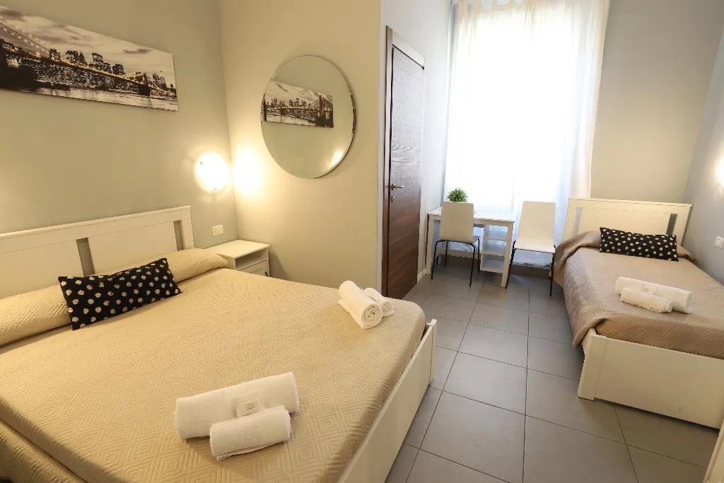 TRIPLE STANDARD Room, Hotel Golden Milano, Milan