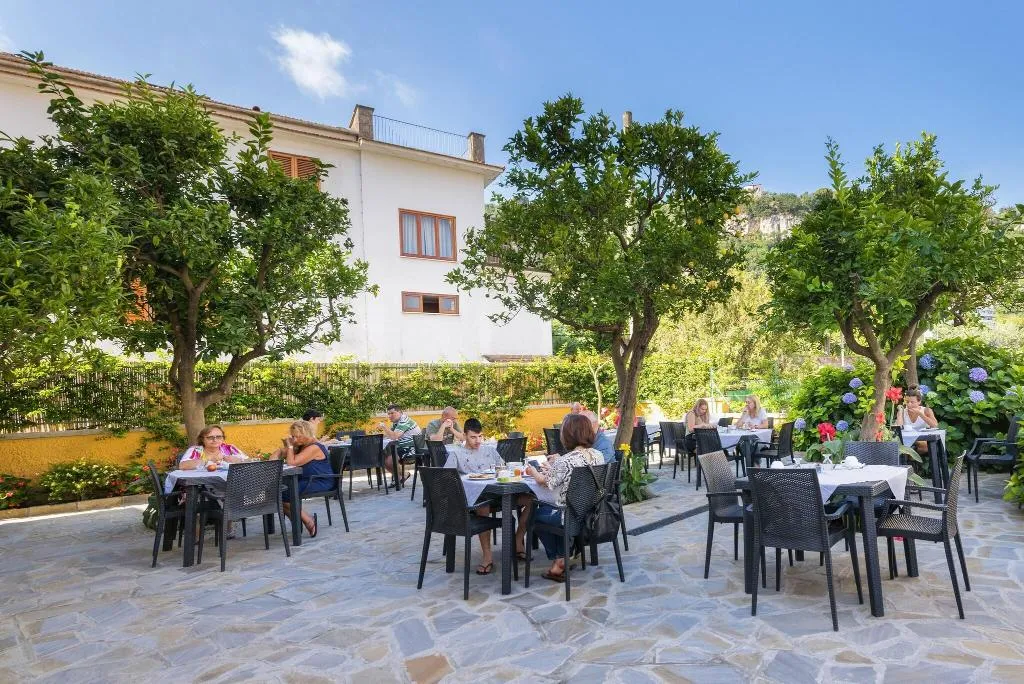 Terrace, Leone, Naples
