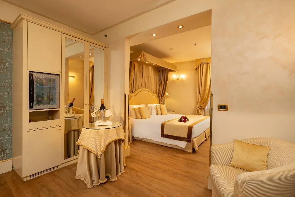SUITE EXECUTIVE Room, A La Commedia, Venice
