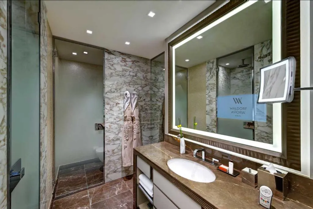 SINGLE DELUXE Room, Waldorf Astoria Berlin, Berlin