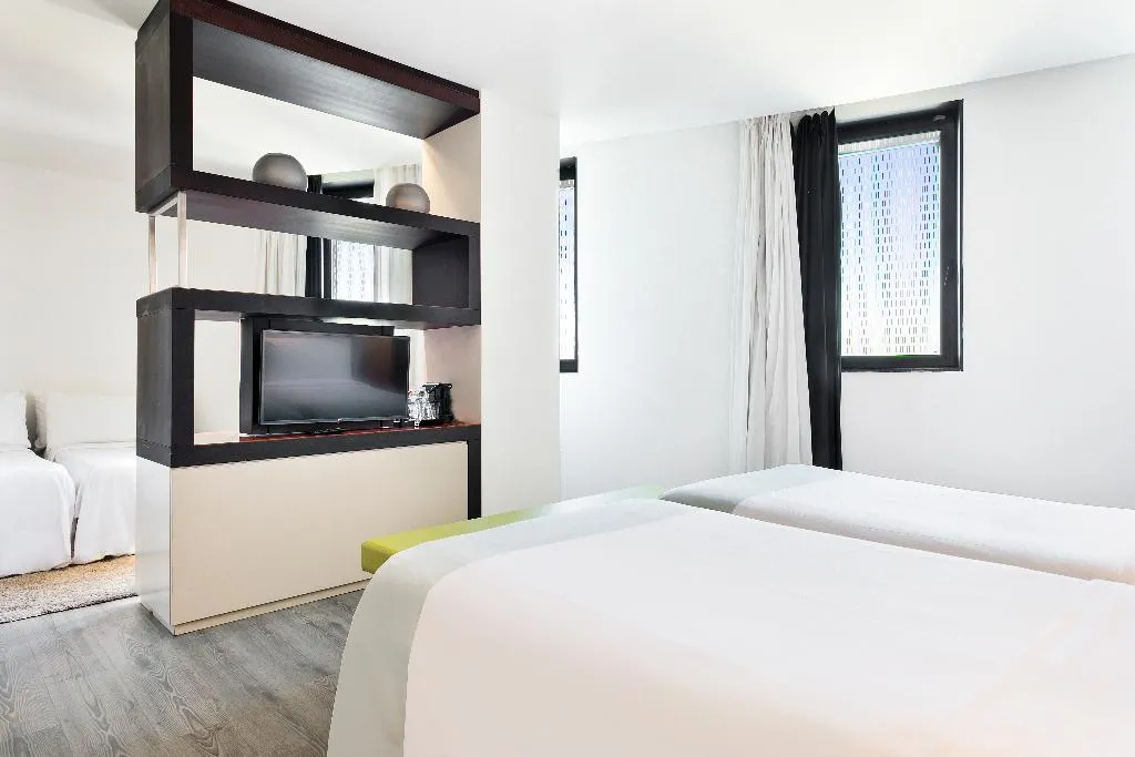 QUADRUPLE STANDARD Room, Hotel Barcelona Condal Mar Affiliated by Meliá, Barcelona