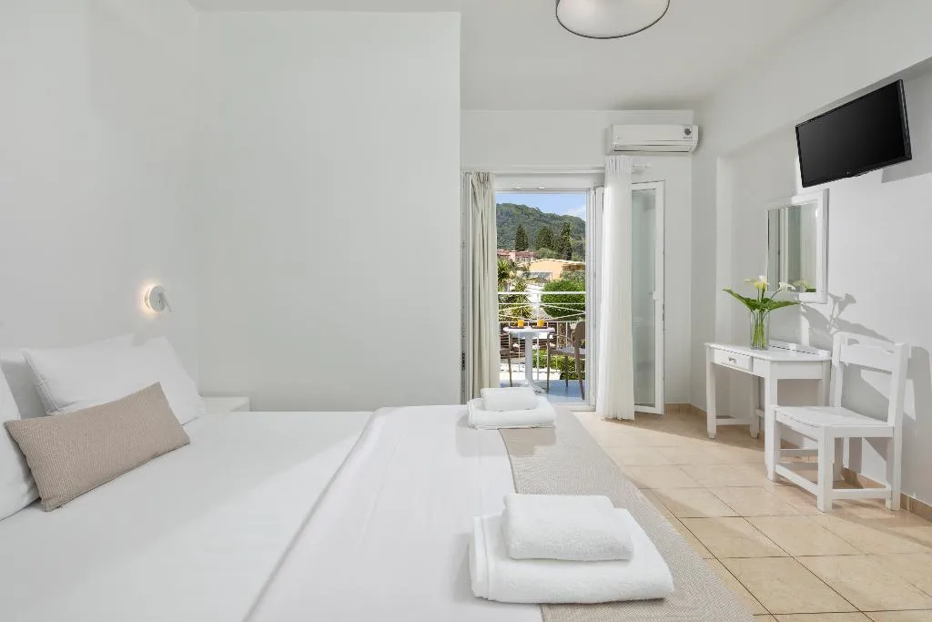 Room, Bella Vista Beach Hotel & Studios, Corfu