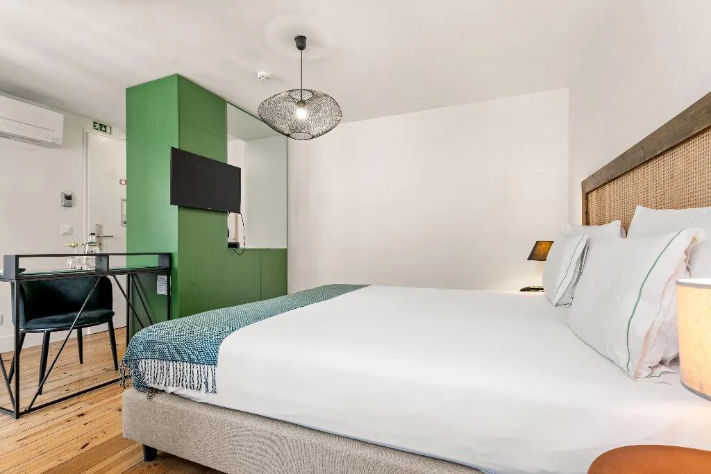DOUBLE CLASSIC QUEEN BED Room, Jardim Da Lapa By Shiadu, Lisbon