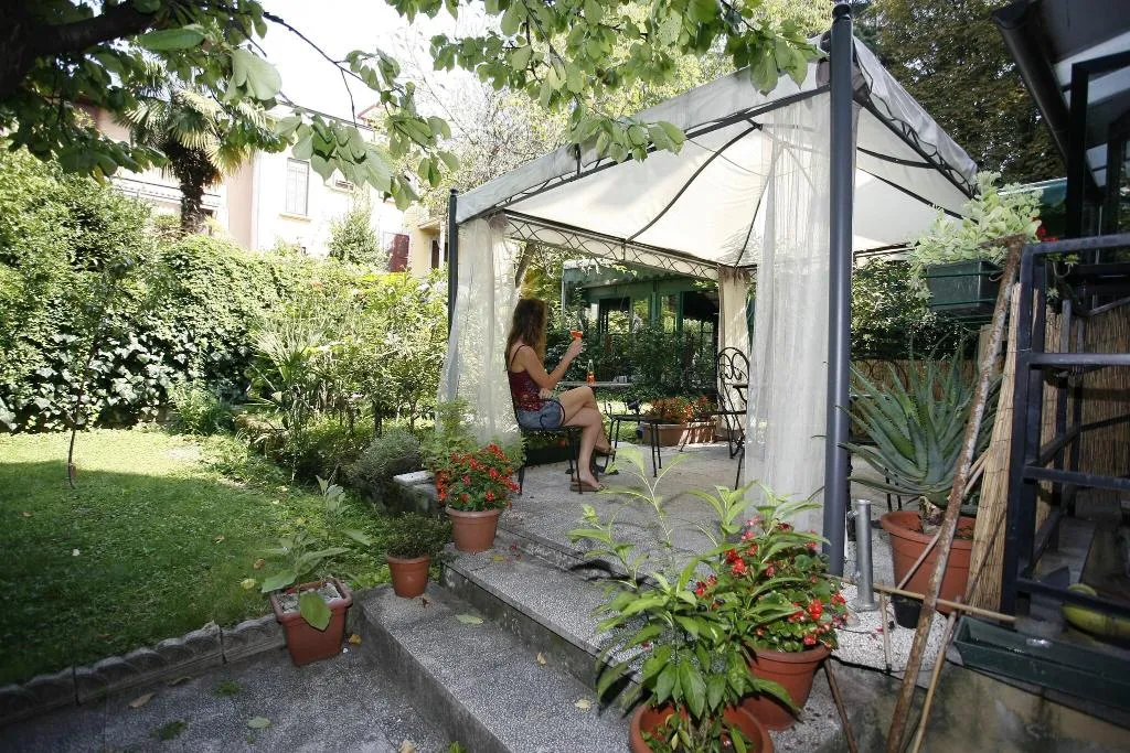 Terrace, Adler, Milan