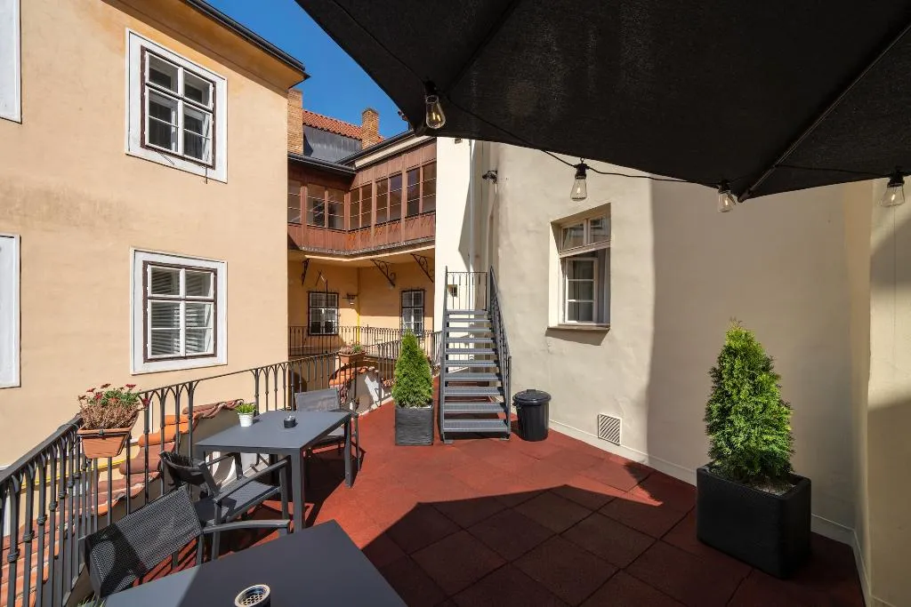 Terrace, Old Town - Aparthotel Michalska, Prague