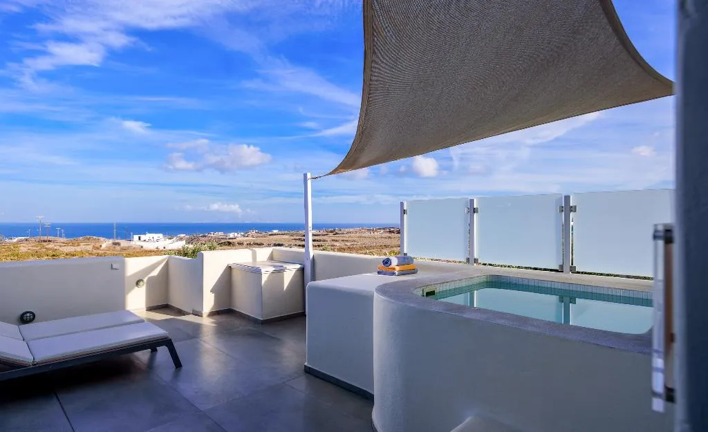 SUITE WITH JACUZZI Room, Aliter Suites, Santorini