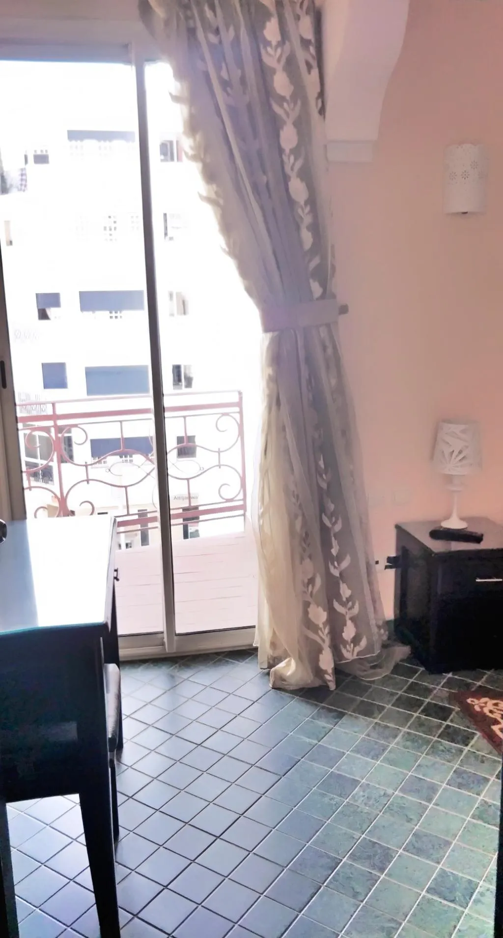 Room, Texuda, Rabat