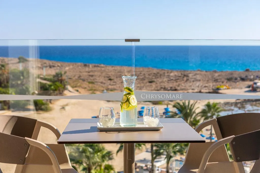 TWIN SEA FRONT Room, Chrysomare Beach Hotel & Resort, Cyprus