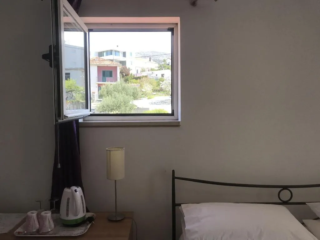 Room, Pink Inn, Split