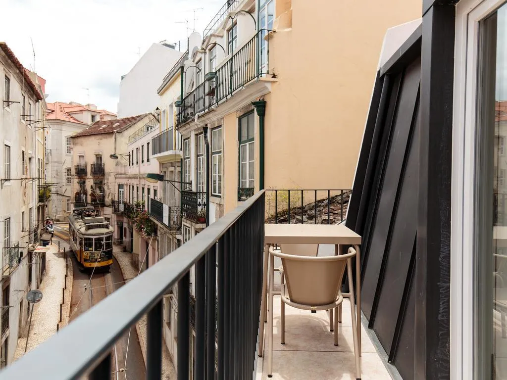 TWIN WITH BALCONY Room, Dear Lisbon Living House, Lisbon