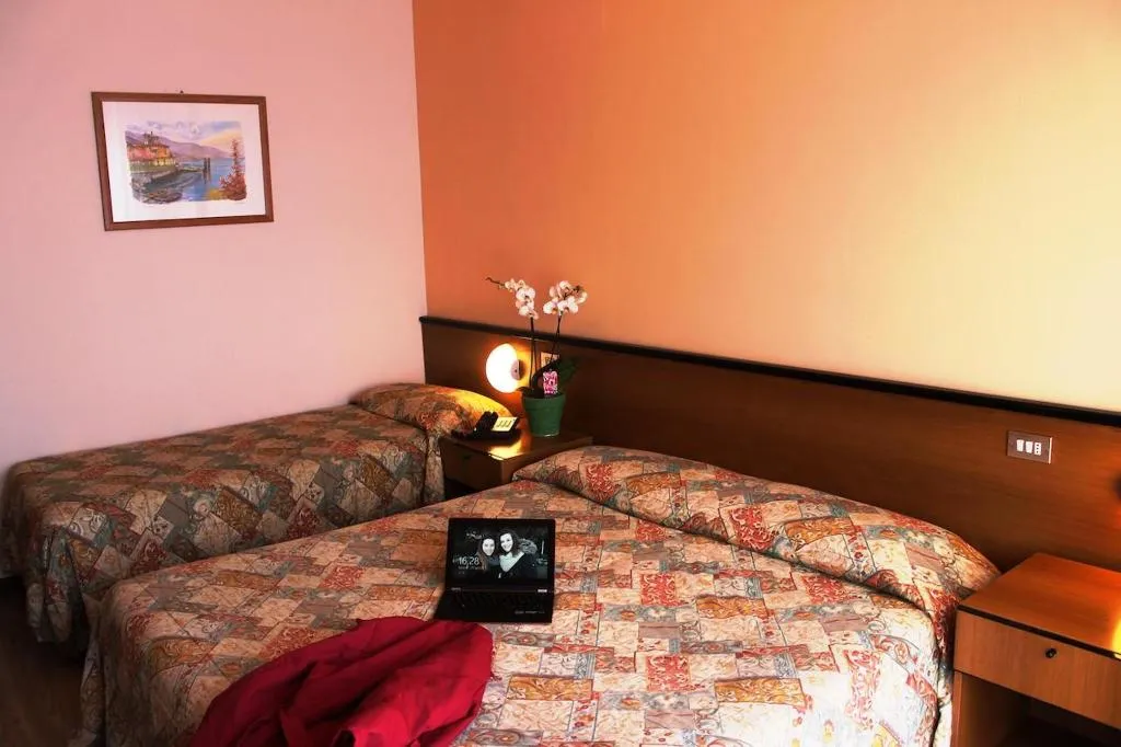 TRIPLE STANDARD Room, Aries, Milan