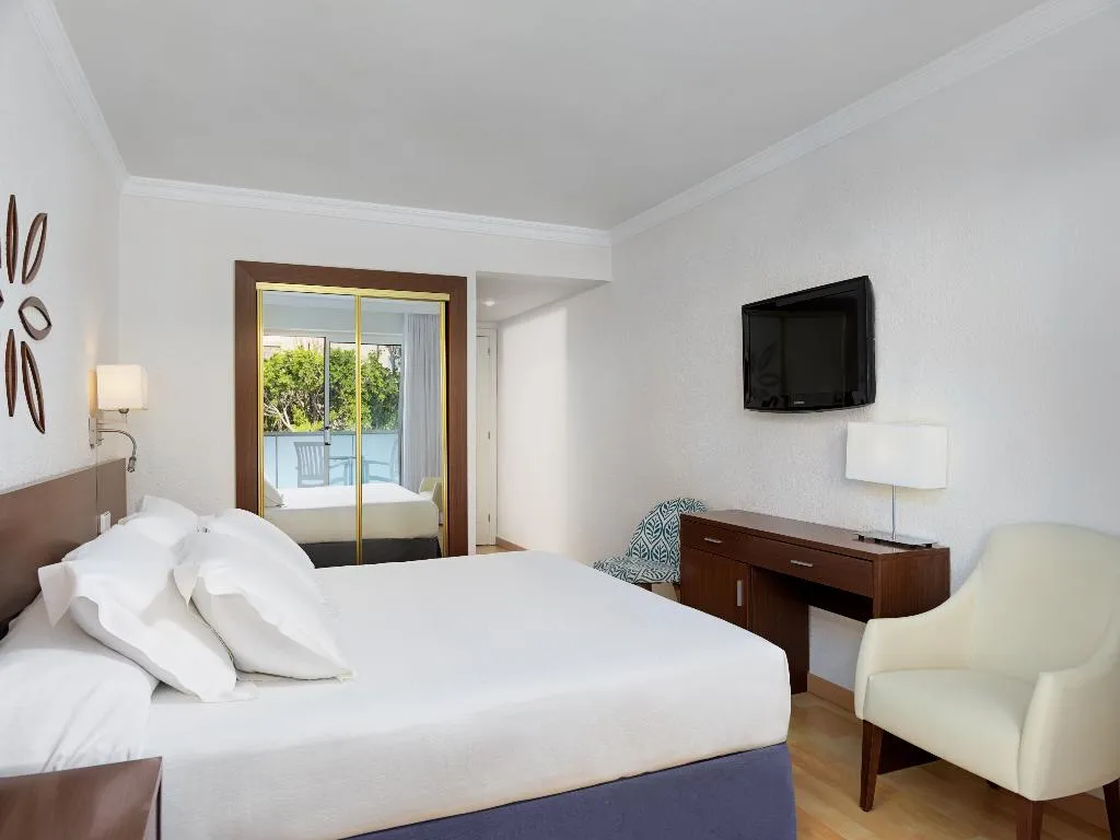 DOUBLE CAPACITY 3 Room, H10 Delfin Only adults, Costa Dorada