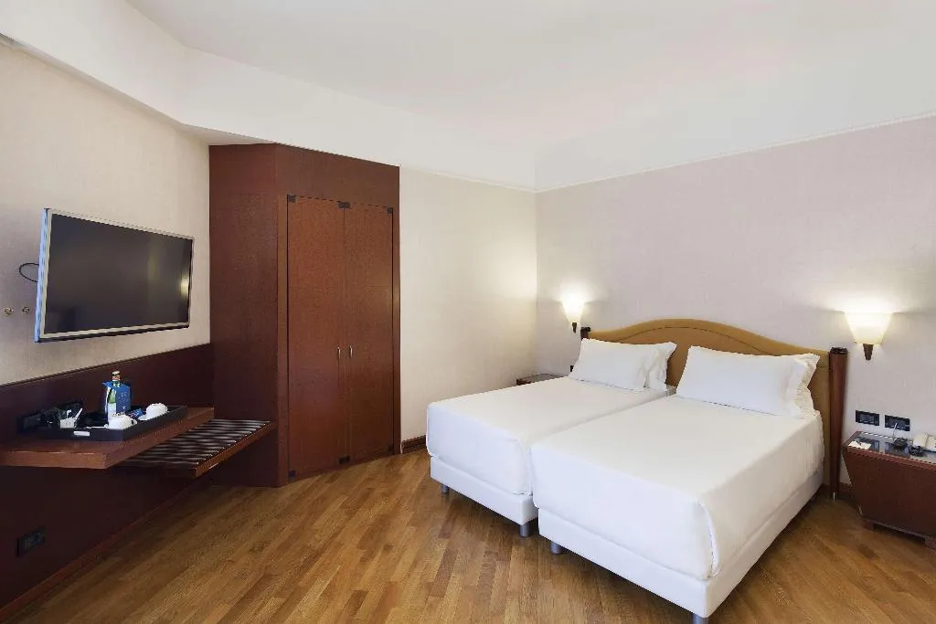 DOUBLE KING SIZE BED Room, NH Milano Machiavelli, Milan