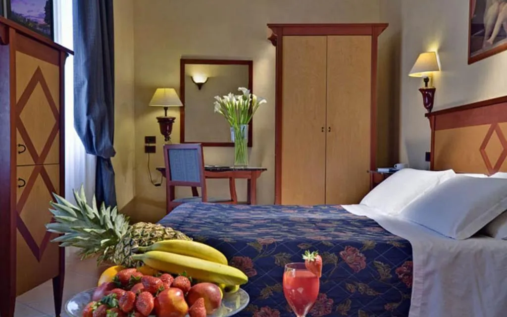 Double or Twin STANDARD Room, Corona D'Italia, Florence