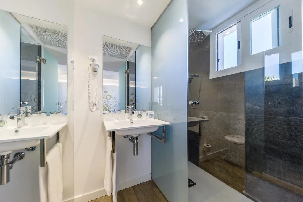 DOUBLE SINGLE USE STANDARD Room, Welikehotel Triton Beach, Majorca