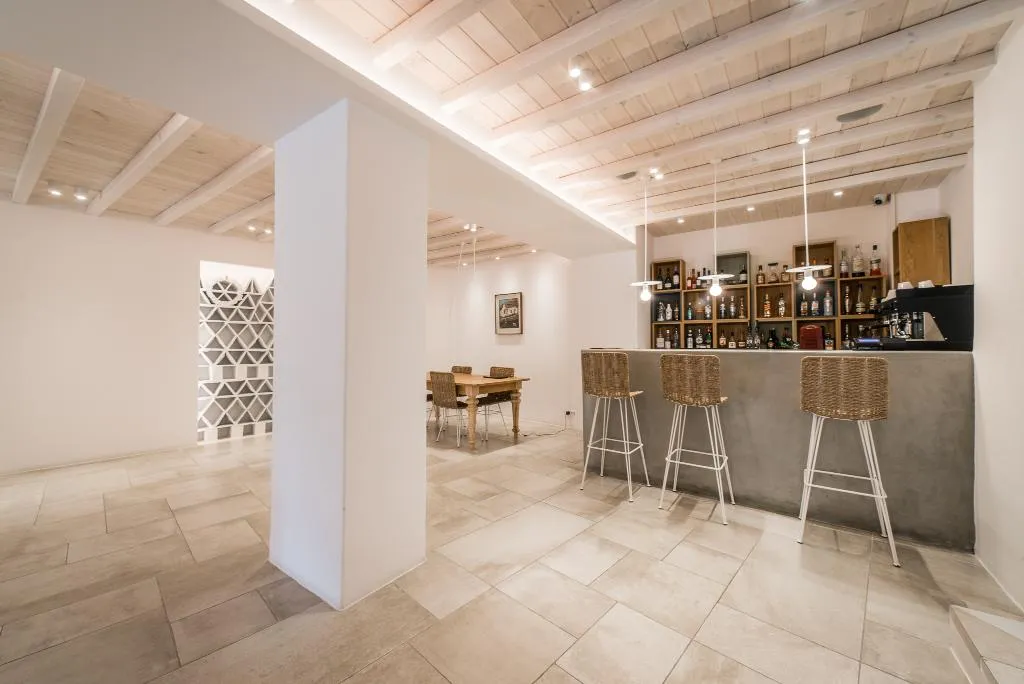 Bar, Vienoula's Garden Hotel, Mykonos