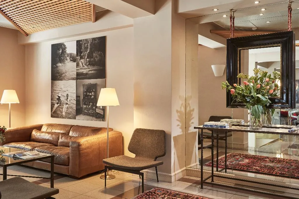 Lobby, Philippos, Athens