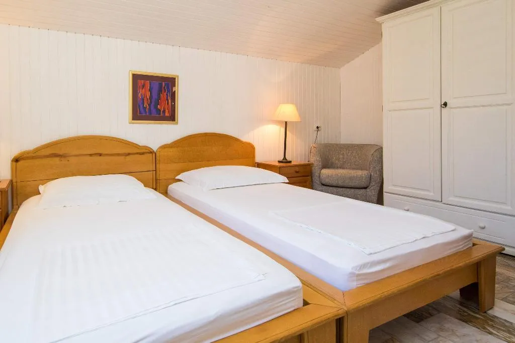 TWIN GARDEN VIEW Room, Guest House J&J, Dubrovnik