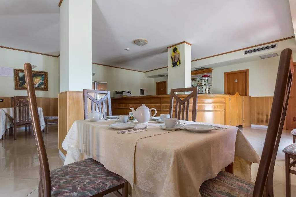 Restaurant, Hotel Plaza, Naples