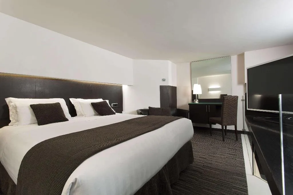 JUNIOR SUITE KING SIZE BED Room, Best Western Plus Hotel Universo, Rome