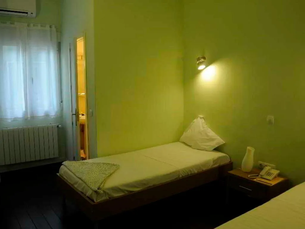 Room, Hostal Pizarro, Madrid