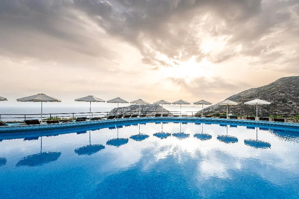 Pool, Athina Palace, Crete