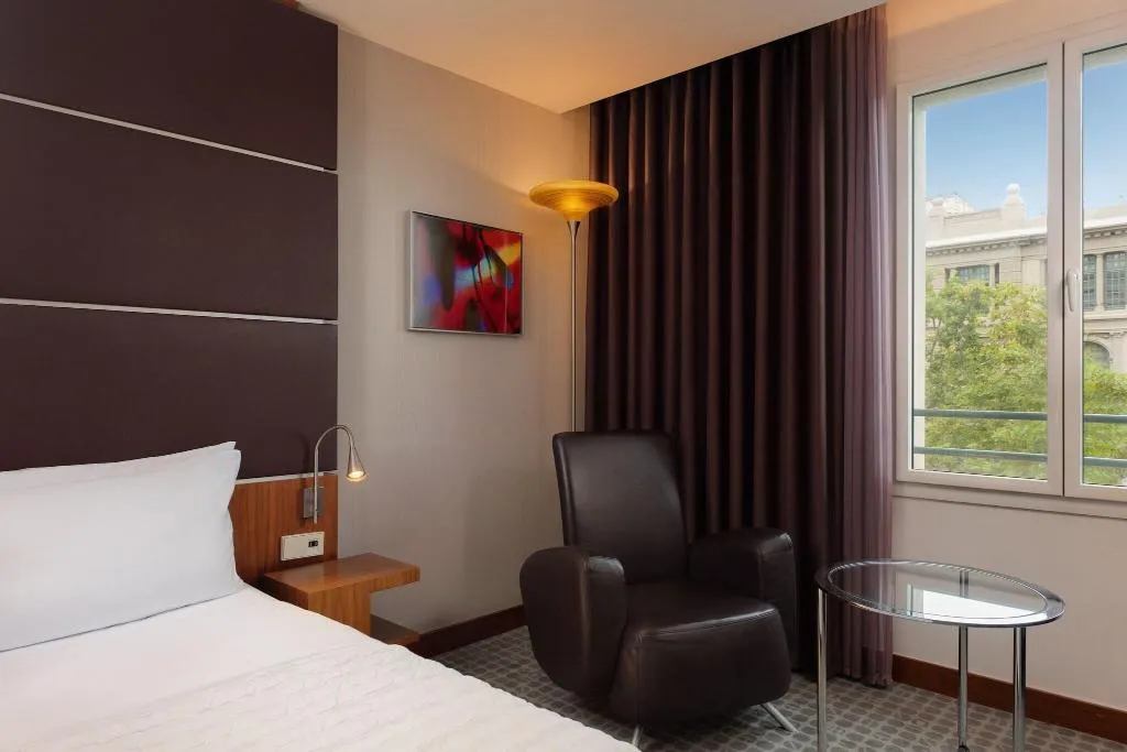 TWIN DELUXE Room, Le Meridien Barcelona, Barcelona