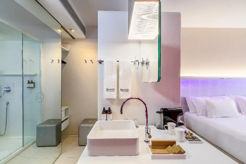 Room DELUXE CITY VIEW Room, Barcelo Raval, Barcelona