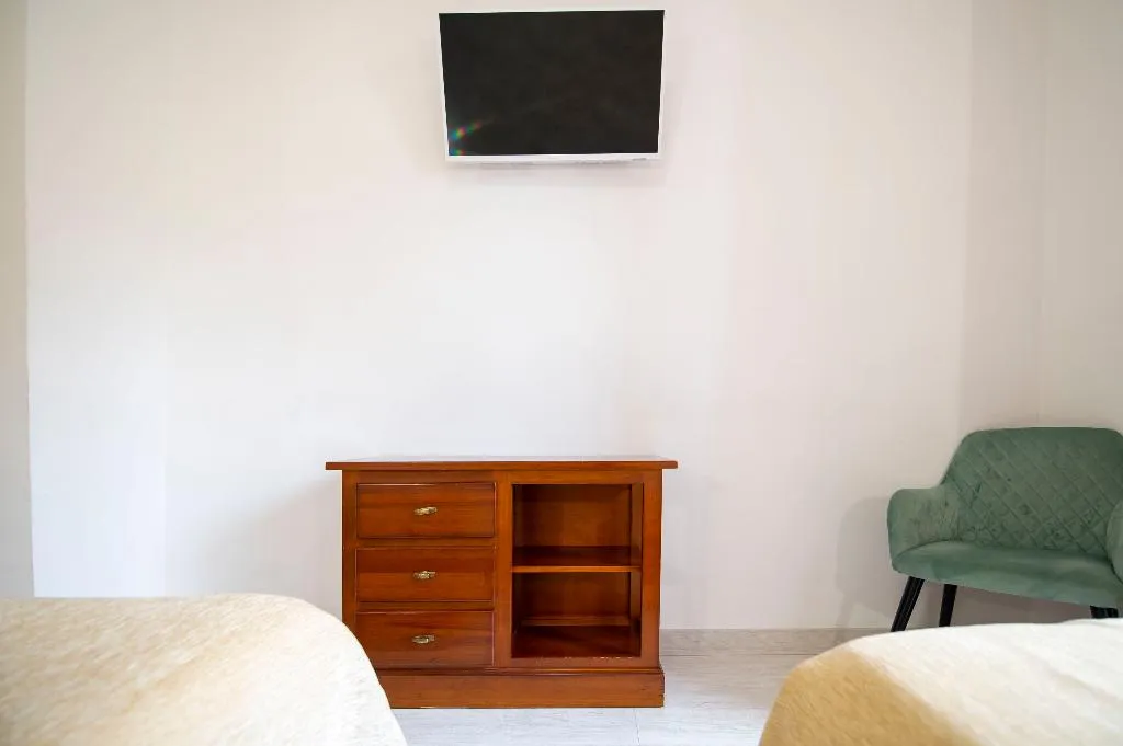 TRIPLE BASIC Room, Hotel Manzanito, Andalucia