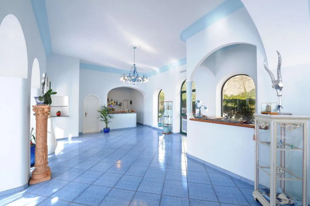 Lobby, Torre Saracena, Naples