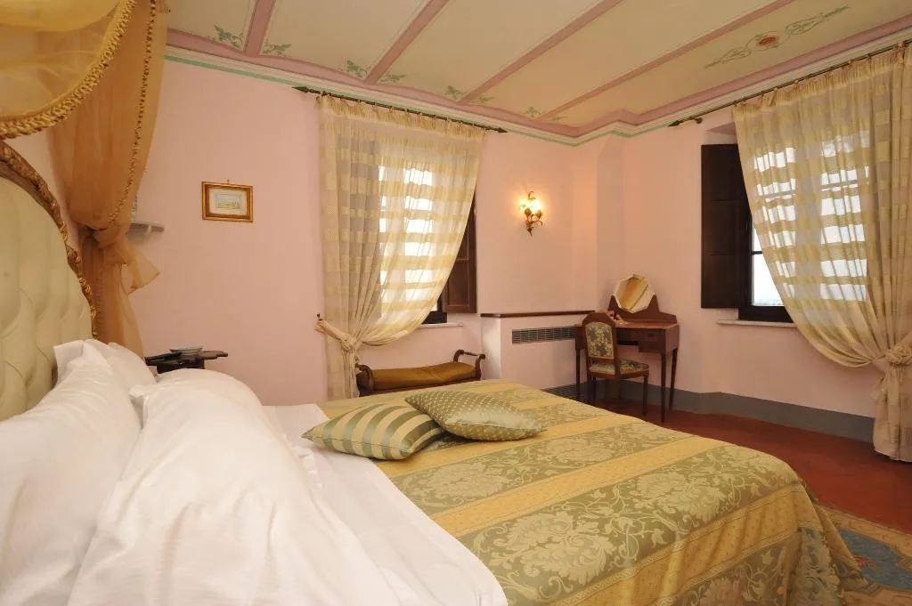 Room, Relais Castelluccio Palusse, Umbria
