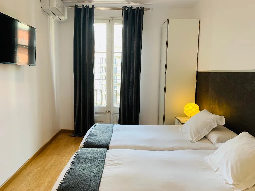 TWIN Shared external bathroom Room, Super Balmes Guest House, Barcelona