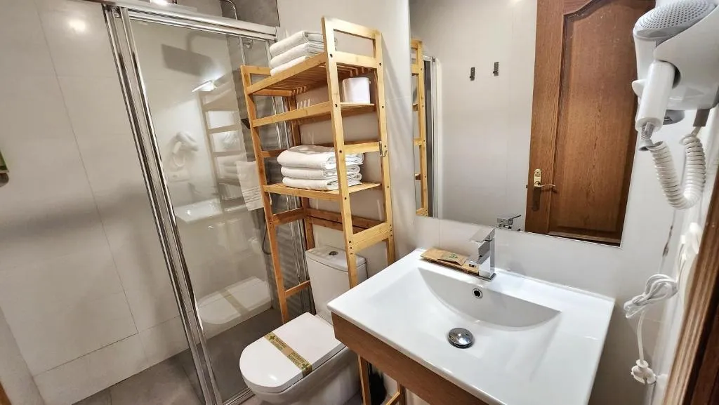 Double or Twin BASIC Room, Eco Hotel Toledo, Madrid