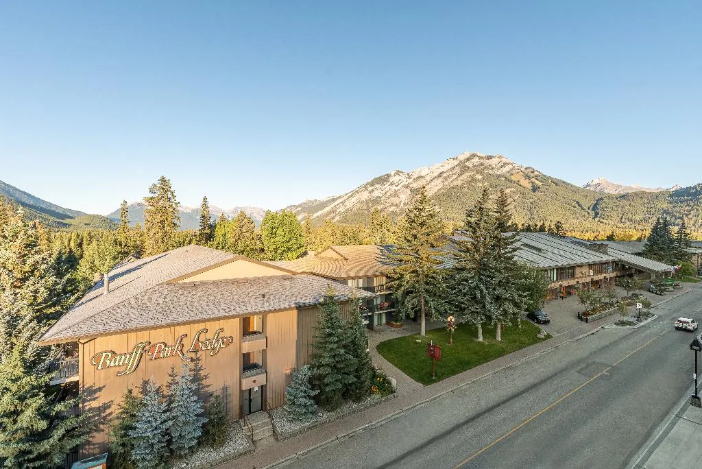 General view, Banff Park Lodge Resort, Calgary, Alberta