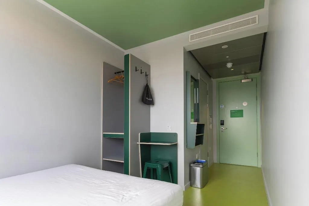 Room, Clink i Lár, Dublin