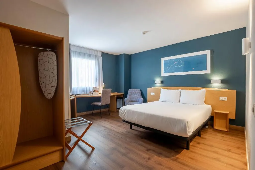DOUBLE Accessible Room, Travelodge Alicante Puerto, Costa Blanca