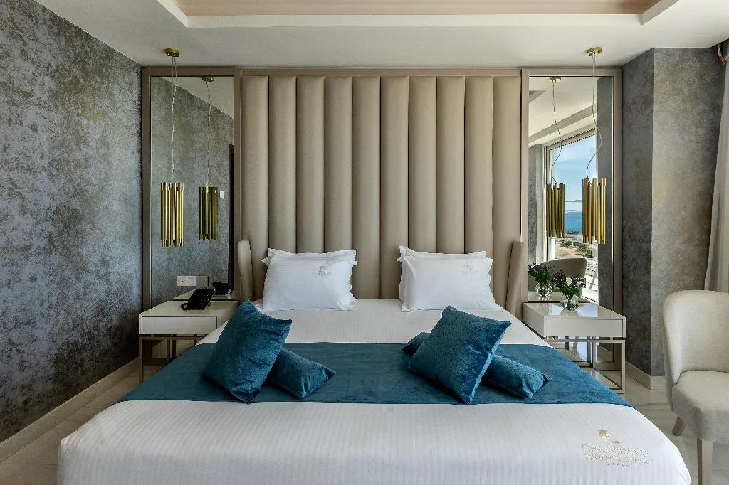 SUITE SEA FRONT Room, Chrysomare Beach Hotel & Resort, Cyprus