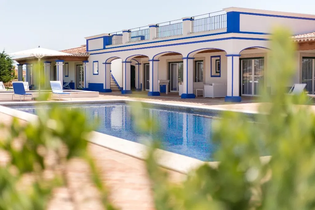 VILLA FOUR BEDROOMS Room, Shantivillas, Algarve